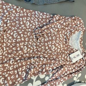 Latched Mama Xl pink leopard print nursing shirt